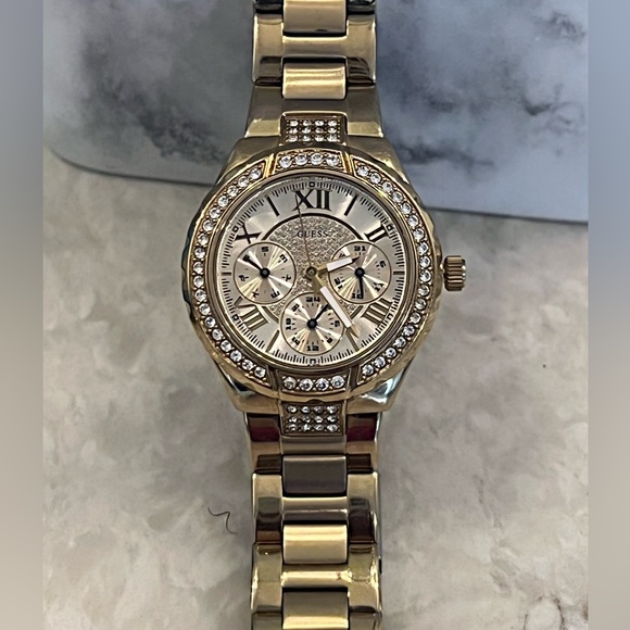 Guess gold wrist watch with stud detail - Unisex - Picture 4 of 6